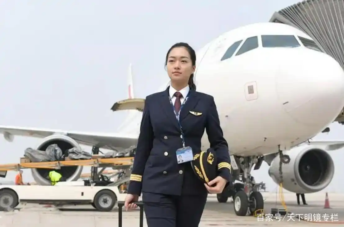 我国首位美女机长王峥,24岁跟飞,4年后晋升机长,全靠自己上位
