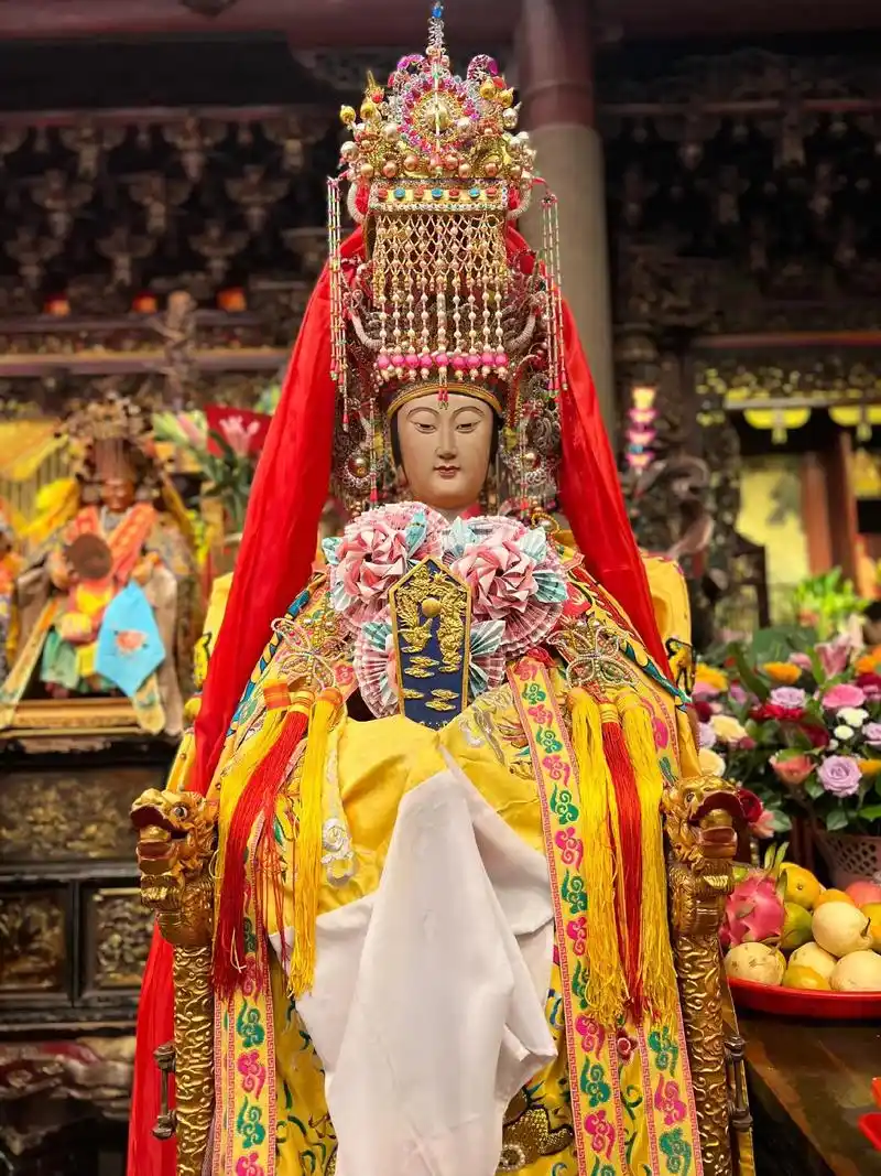 正篇要发的作品还在画中,和一尊妈祖像还在尽力完成中.