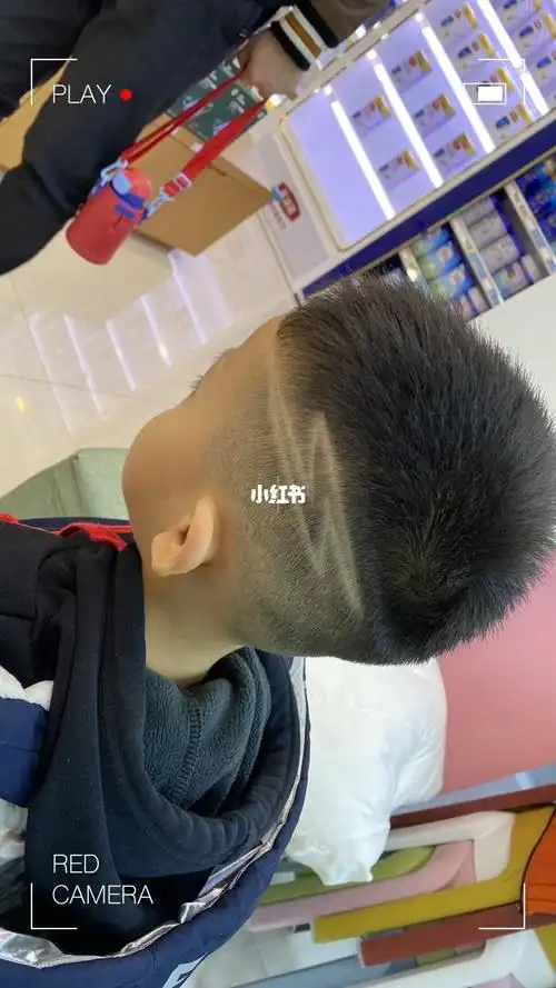 男孩发型别乱选,剪这5种就对了,帅气有型很时尚儿童闪电头发型简单剃