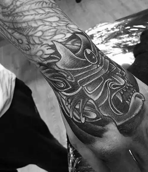 凶狠冷酷戴面具的日本武士纹身图案(4/11)