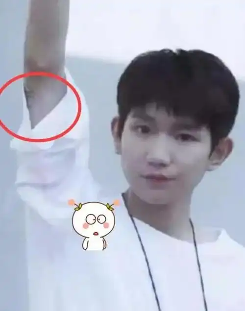 王源打招呼不小心暴露"纹身"?当镜头拉近后,粉丝:我们能接受