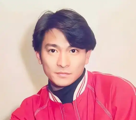 刘德华断崖式哀老,白发苍苍皱纹明显,网友泪目:天王也老了!