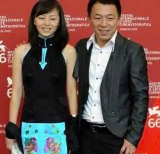 百亿影帝黄渤人红不忘糟糠妻却把亲父送养老院透露原因落泪