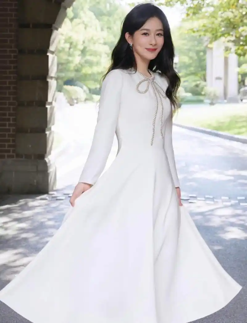 杨紫 | 白色蝴蝶结连衣裙高跟凉鞋造型  身着蝴蝶结装饰的白色长裙