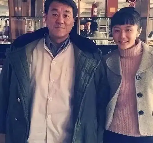 演员何冰结婚几十年0绯闻竟然是因为他的妻子