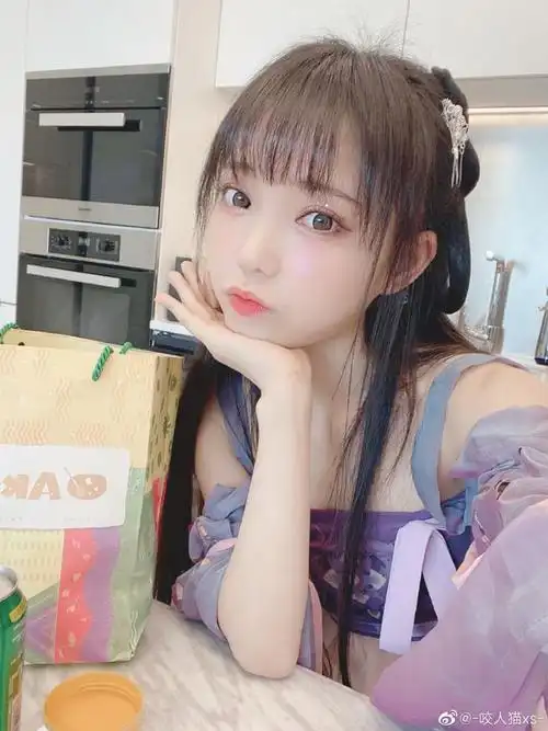 b站咬人猫首次cos唯美古风又跳popping舞直播人气火爆