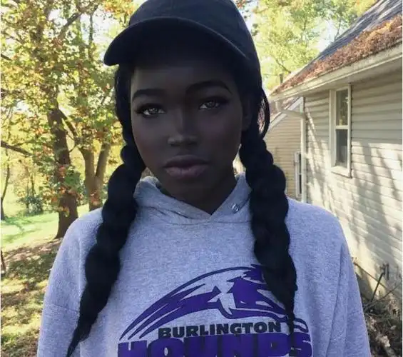 黝黑皮肤 高颜值.根本是女神等级的真人芭比:好想要和她谈恋爱