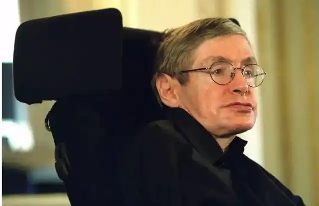 霍金留下的几个预言其中3个正在上演为何警告人类别惹外星人