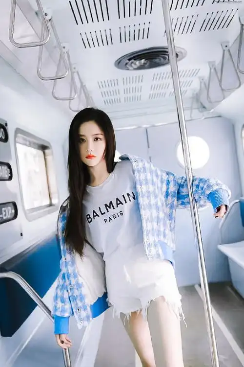 王艺瑾梦幻车厢大片