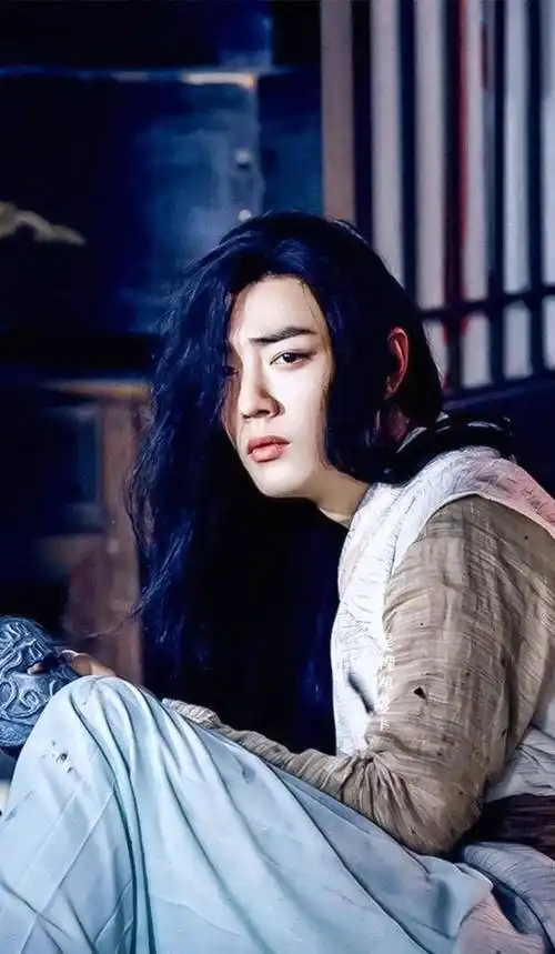 那些年连肖战都hold不住的奇葩造型,你见过几个?_审美_网友_感觉