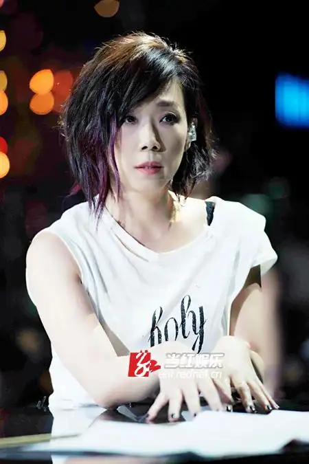 林忆莲《歌手》彩排照曝光状态佳被赞"林少女"