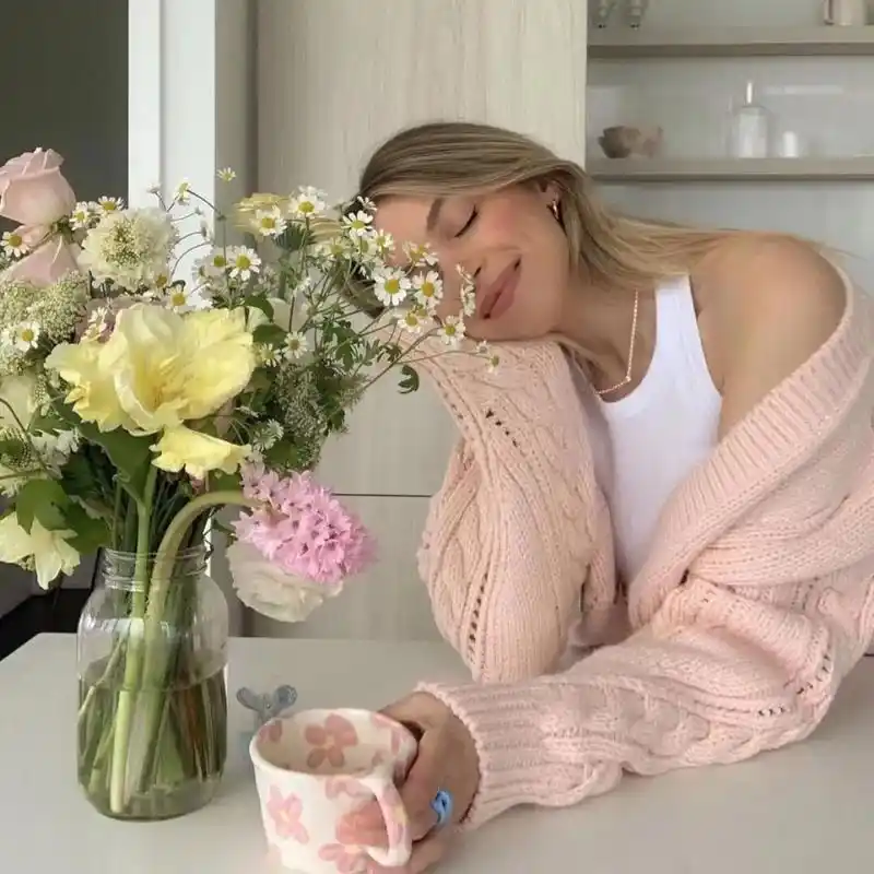 倘若我偏要以爱之名束缚你呢#女生头像#女生穿搭  - 抖音