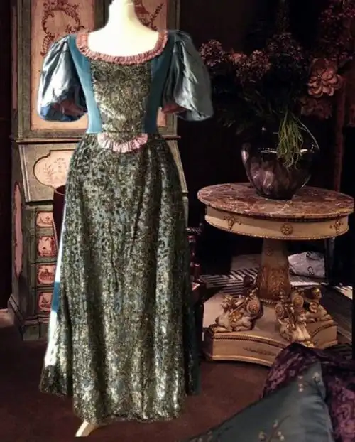 欧洲宫廷丝绒黑金洛可可古董礼服