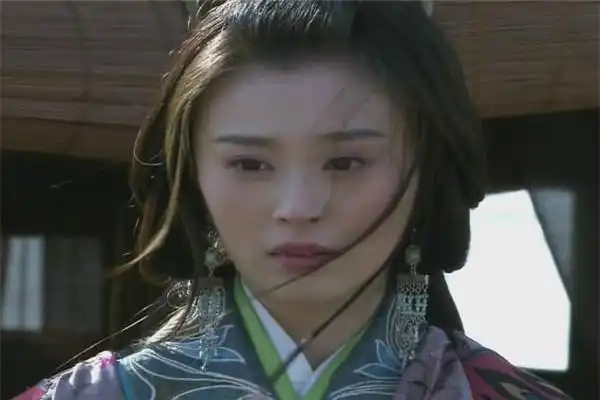 三国赵云老婆马云禄是马腾的女儿,是五虎上将之一马超的妹妹,自幼跟着