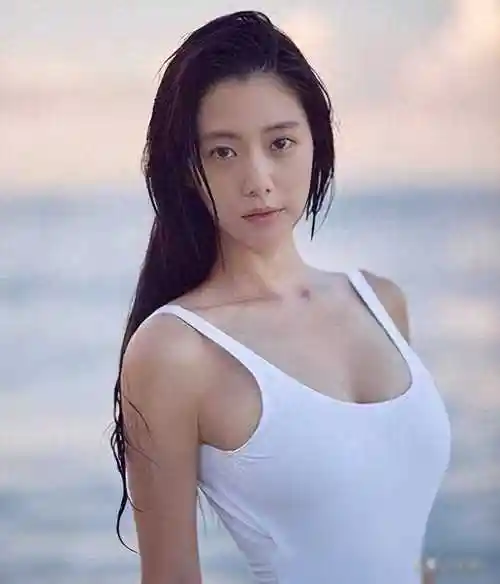 五个月前,被誉为"2014世界最美丽女性前100"之一,被封为"亚洲第一美女