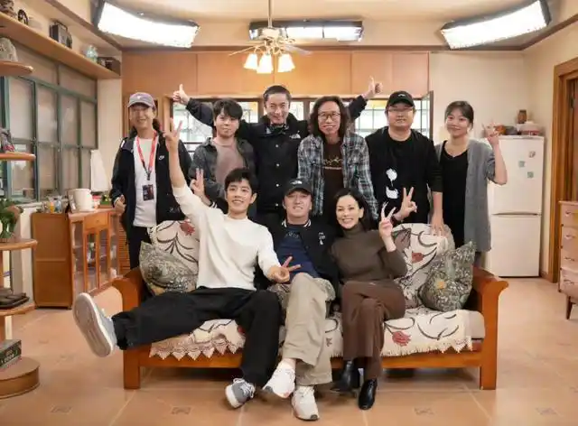 雪姨王琳演肖战的妈妈晒全家福吐槽儿子不省心评论区亮了