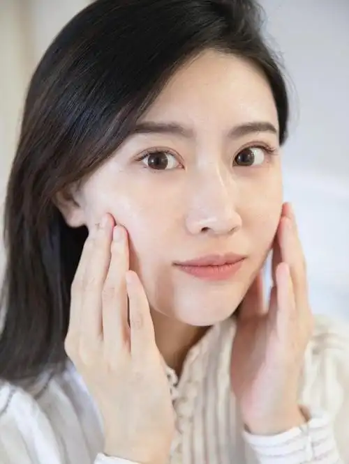 换季皮肤干,化妆易卡粉?做到这一点,皮肤水润有光泽