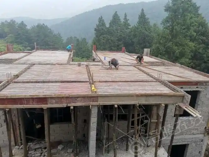 他们的行为助长了建造违章建筑的歪风邪气,希望上级有关相关执法部门