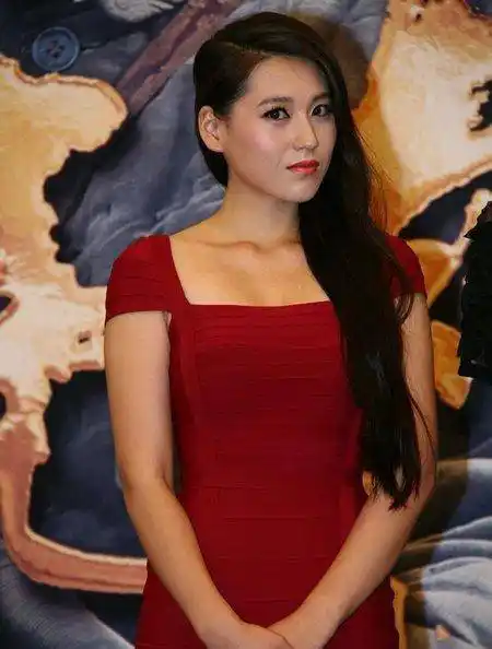 从乖乖女"夏雪"到时尚美女,在停车场遭"打"的宁丹琳,今怎样了_杨紫