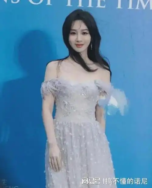 娱乐圈疑云明星幕后的故事杨紫礼服风波背后的真相是什么