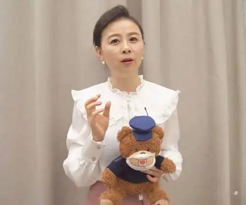 【明星说防范】周瑾说:"网上教你投资发财的恋人都是大尾巴狼"!