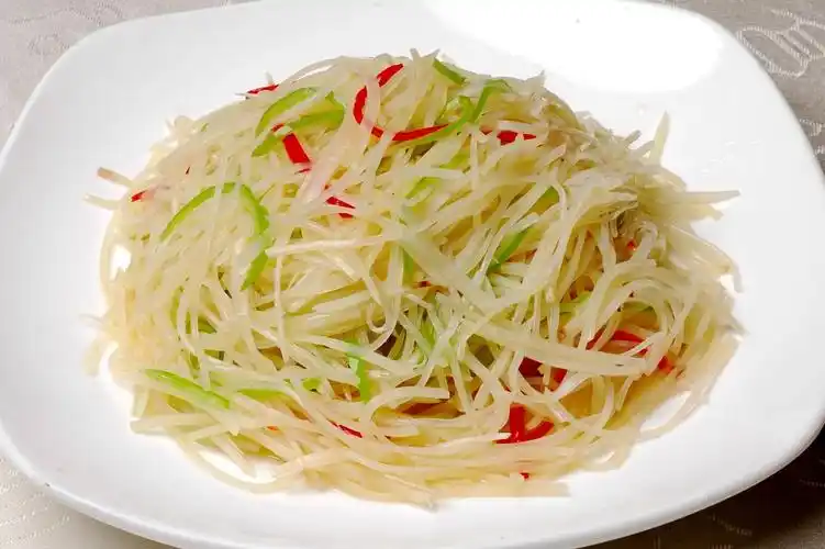 最喜欢吃的秘制尖椒土豆丝,有多少人喜欢?汤汁都不剩