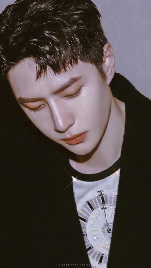 超话wyb#王一博陈宇#时尚的完成度还得是王一博@uniq-王一博屏保壁纸