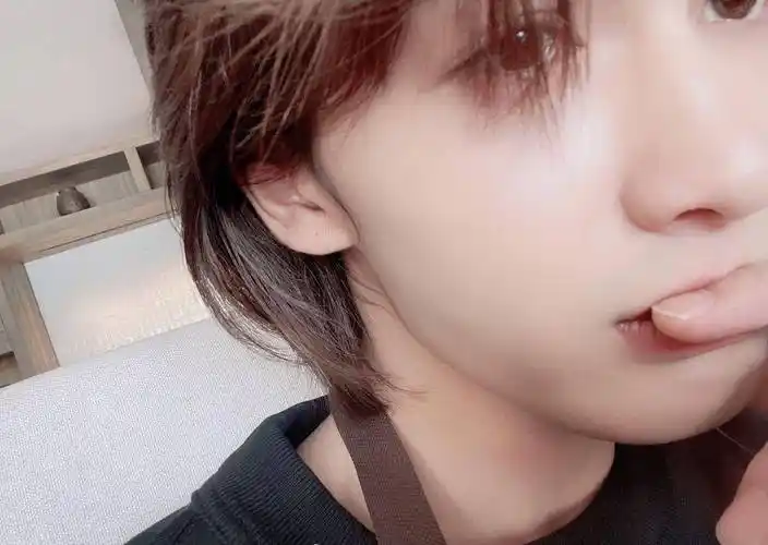 洋柿子投递boss初秋明信片 朱正廷晒新鲜自拍,戏外生活惬意