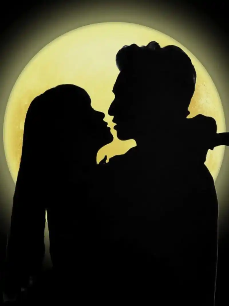 情侣影子拍照太有feel了.炒鸡简单啊~也不用露脸,很适合秀 - 抖音