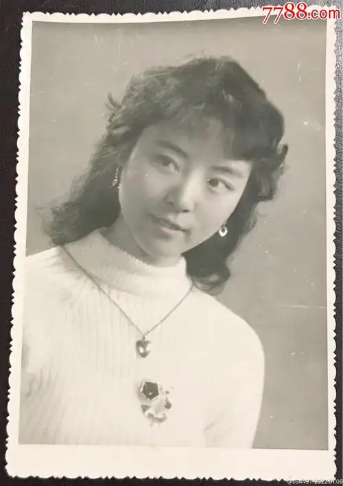 年,贵州省话剧团演训一班全体师生合影(2张合拍)￥199品99六十年代