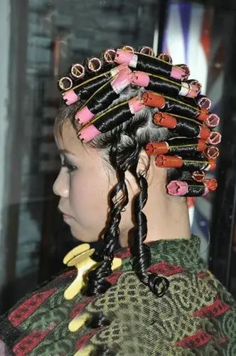 卷发 >> 满头烫什么卷发好看 老式满头烫发图片 欧美女生满头烫头发