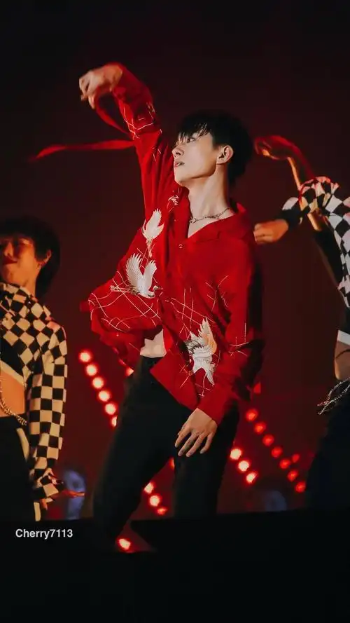 易烊千玺 #tfboys 十八岁生日会舞蹈 高清 帅气