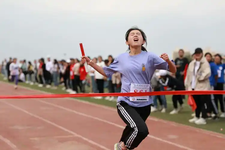 运动会精彩图片展示_新闻动态_人文科学与社会科学教学部