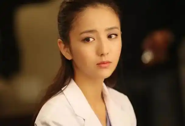 高亚麟风波引关注,佟丽娅意外成焦点,杨紫言论受重视