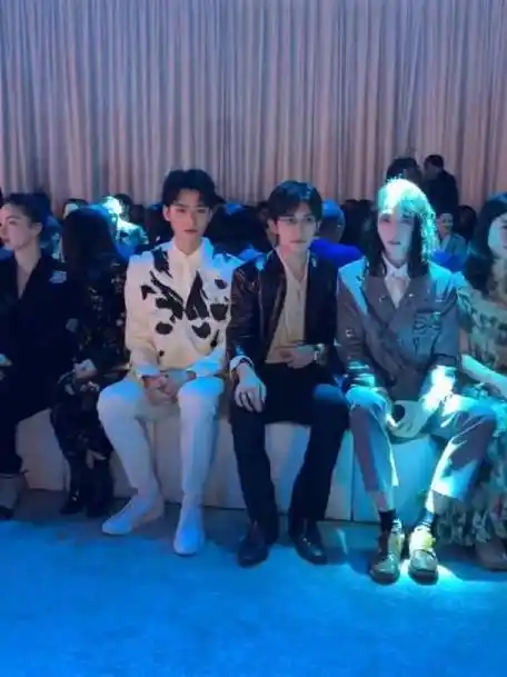 龚俊,易烊千玺,倪妮,张子枫等vogue时尚盛典内场路透!