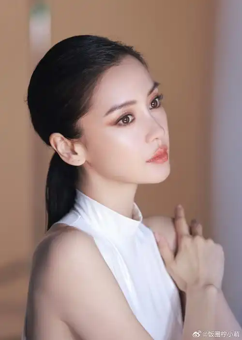 发型#angelababy柔焦雾色妆真的超级好看的啊~真的好爱我们杨颖的啊!