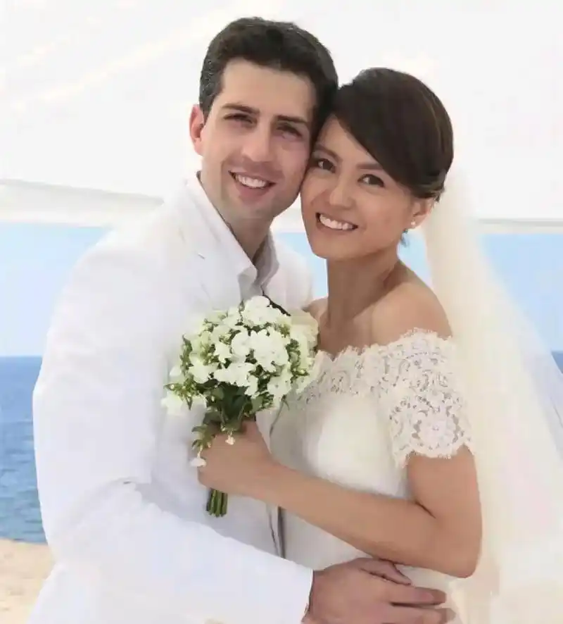 梁咏琪:短发清纯,影视歌三栖明星,嫁英俊儒雅多金外籍男友