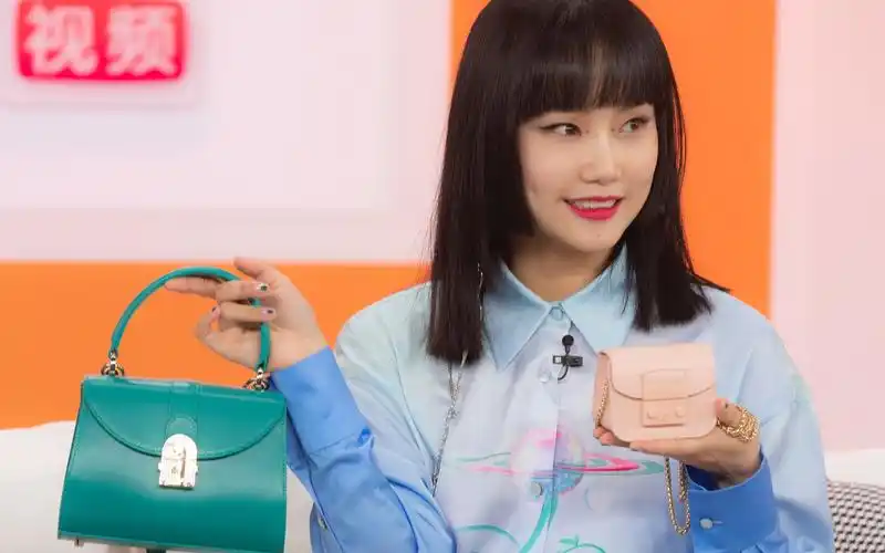 【黄龄】女明星旅行的必备单品竟然是它!