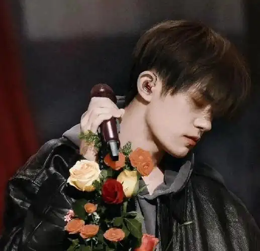 易烊千玺氛围感头像