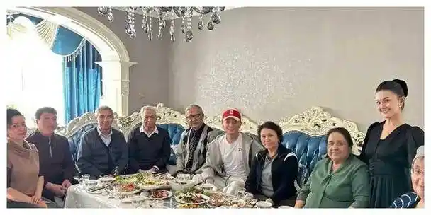 小尼有个漂亮的妹妹!满大街都像迪丽热巴,真的是这样的吗?