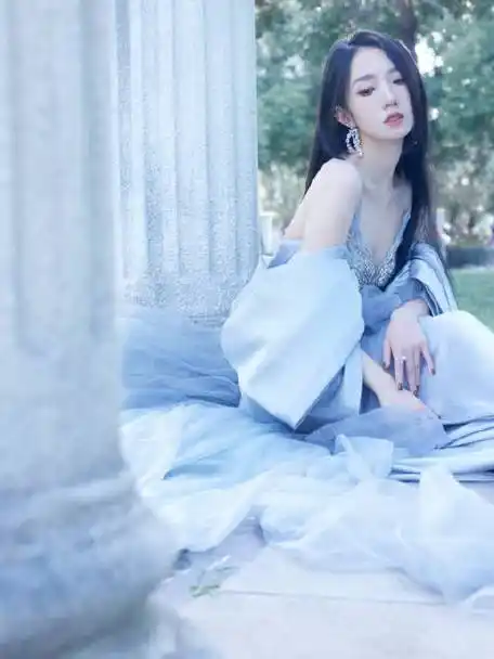 突破女歌手」#孟美岐星云珠绣鱼尾裙#孟美岐lovemq山支大盾的微博视频