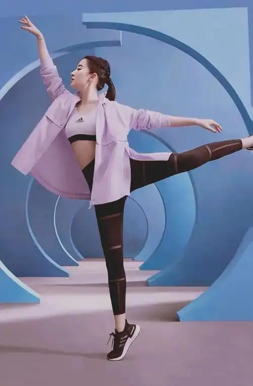 刘亦菲青春靓丽的运动装旧照