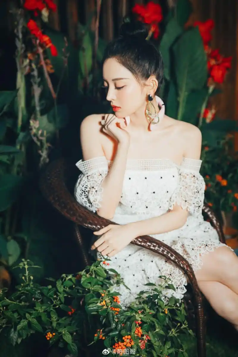 古力娜扎短发迷人写真大片