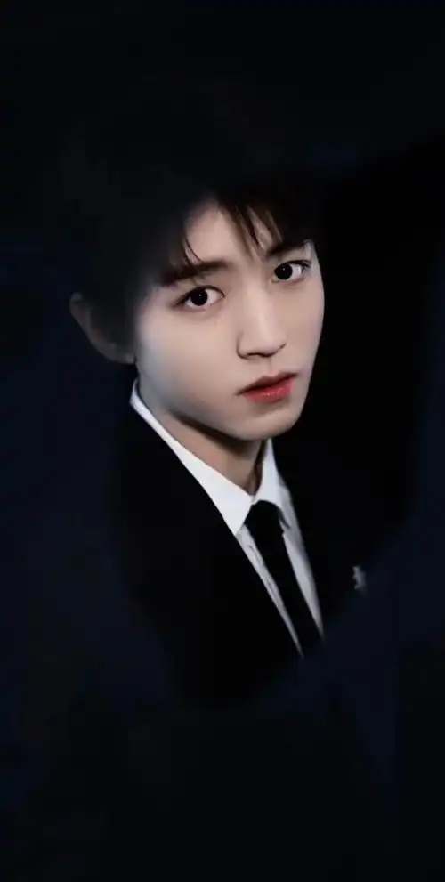 王俊凯打着打着不笑了