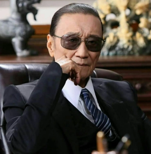 82岁谢贤公布财产分配,将财分成4份,网友:彻底暴露了人品