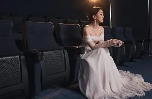 周迅着白纱长裙优雅大气侧颜唯美氛围感十足