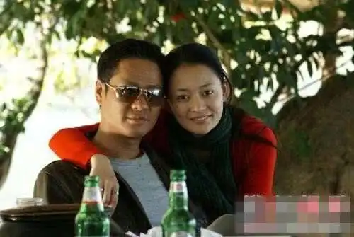 他为娶小8岁娇妻,抛弃前妻导致名誉大损,而前妻却成当红女星!