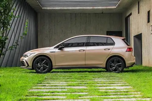 一汽-大众高尔夫8正式亮相 网易汽车 2020-8-13 20:13:50 高尔夫8来