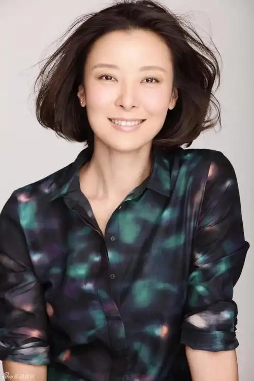 柯蓝:不婚不育的女强人,曾与黄志忠,李亚鹏,李泉有过情缘