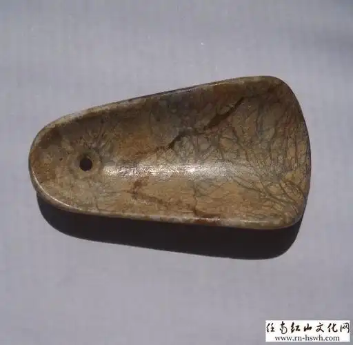 夏家店下层文化期异形配饰